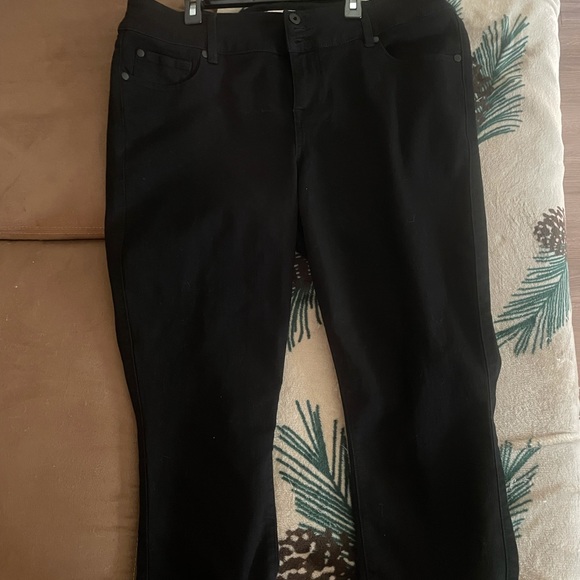 NWT Torrid black jegging rolled cuff crops. - Picture 8 of 12